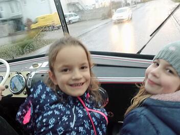 Selma Krautblatter (l.) und Elena Glab hatten sich die besten Pl&auml;tze gesichert.    Foto: Britta Schnake