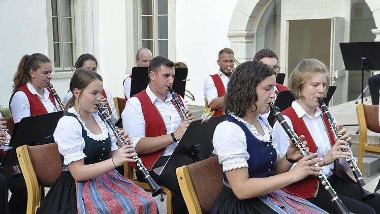 Das Symphonische Blasorchester Volkach ist ein Synonym für erlesene konzertante und symphonische Blasmusik, die jeden Blasmusikfreund begeistert.Peter Klopf