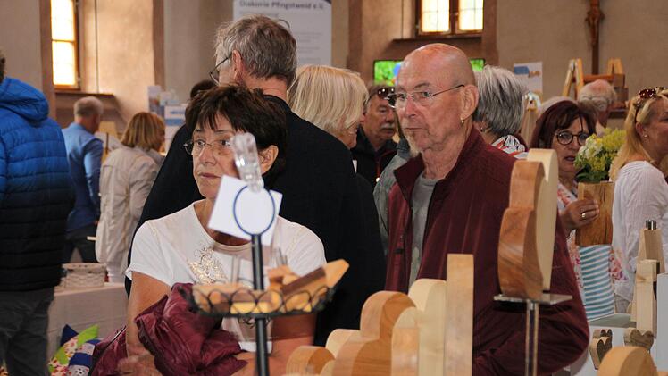 Zahlreiche Besucher schlenderten am Sonntag über die Fachmesse im Abteigebäude.   Isolde Krapf