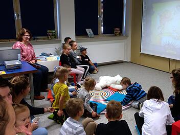 Viel Spa&szlig; und Spannung gab es  in der Gemeindebibliothek Wildflecken beim Tag der offenen T&uuml;r. Foto: Heike Kettemer