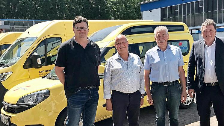 Unser Bild zeigt (von links) Abteilungsleiter Tankbau Uwe Schneider, Klaus-Dieter Kirchner, Ludwig Schneider und Geschäftsführer Hans-Jörg Heidelmeier.