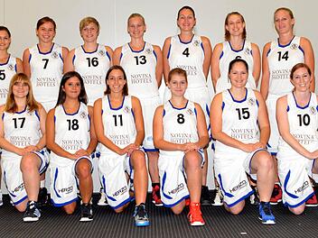 Mit dieser Mannschaft wollen die Shorthorns in der Regionalliga bestehen (hinten von links): Kathrin Sperber, Laura Fürsich, Theresa Heinz, Christina Riegner, Konelja Klisanic, Kerstin Wägner und Regine Brox sowie (vorn von links) Alisa Antoskiewicz, Yeliz Ertugrul, Rebecca Müller, Jana-Sophie Distler, Laura Wittmann und Anna Friedmann. Es fehlen: Laura Angerstein, Raluca Mariana Chioran und Jana Ulbig. Fotos: herzopress