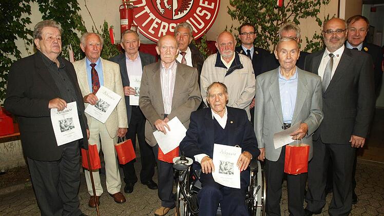 60 und 70 Jahre sind diese Mitglieder schon der Feuerwehr treu.