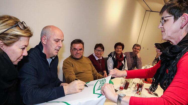 Vor seinem Auftritt traf sich Basler mit zehn Lesern dieser Zeitung. Sie hatten das Treffen bei einem Preisausschreiben gewonnen.