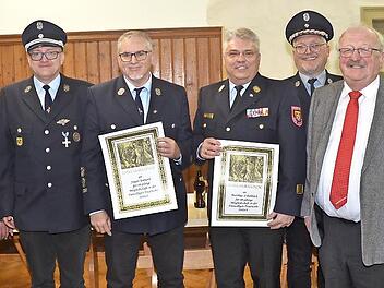 Ehrungen gab es bei der Feuerwehr Seelach: von links Stadtrat Ralf V&ouml;lkl, Kommandant Thomas Jakob, J&uuml;rgen Seemann, Matthias Schuhb&auml;ck, Vorsitzender Stefan F&ouml;&szlig;el, Bernd Steger (weiterer Stellvertreter des Landrats), Ehrenvorstand Georg Ziegler.