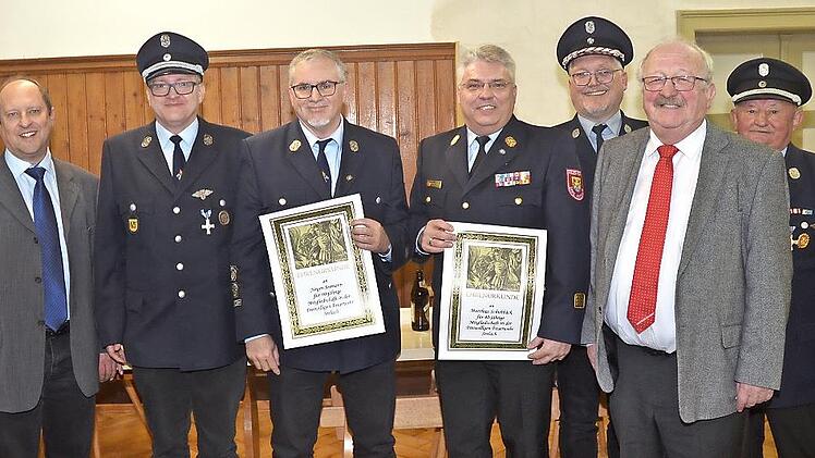 Ehrungen gab es bei der Feuerwehr Seelach: von links Stadtrat Ralf V&ouml;lkl, Kommandant Thomas Jakob, J&uuml;rgen Seemann, Matthias Schuhb&auml;ck, Vorsitzender Stefan F&ouml;&szlig;el, Bernd Steger (weiterer Stellvertreter des Landrats), Ehrenvorstand Georg Ziegler.