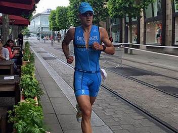 Der Michelauer Andreas Dreitz kämpft sich durch den Halbmarathon, nachdem er sich auf der Radstrecke verausgabt hatte und keine Energie mehr hatte.  Foto: pr