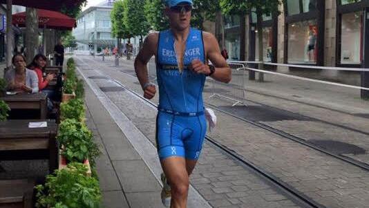 Der Michelauer Andreas Dreitz kämpft sich durch den Halbmarathon, nachdem er sich auf der Radstrecke verausgabt hatte und keine Energie mehr hatte.  Foto: pr