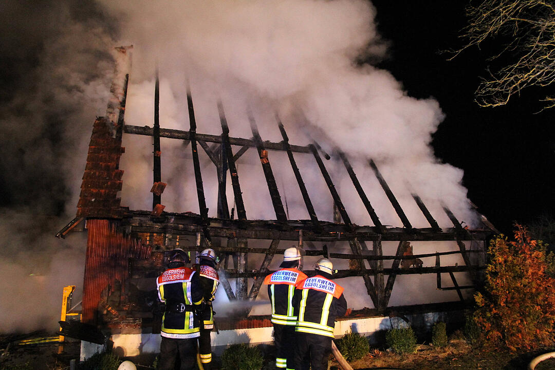 Scheune in der Silvesternacht niedergebrannt - Silvesterrakete vermutlich brandursŠchlich