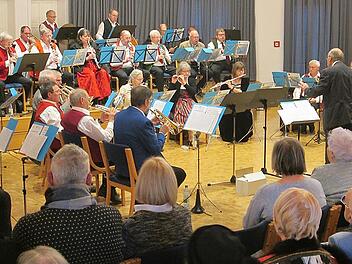 Dem 40 Musiker umfassenden Unterfränkischen Senioren-Orchester gelang mit dem Adventskonzert eine eindrucksvolle musikalische Gala in der Bayerischen Musikakademie.