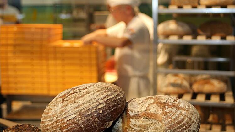 Die Gewerkschaft will sich von der Bäckerinnung nicht die Butter vom Brot nehmen lassen.  Foto: NGG