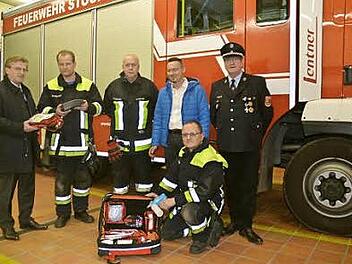 Die neuen Geräte stellten (von links) Bürgermeister Rainer Detsch, Markus Seubert, Michael Müller, Kämmerer Stephan Urban, Christian Rebhan und Georg Wunder vor.  Foto: K.- H. Hofmann