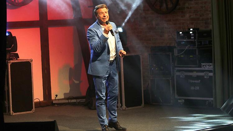 Superstar Patrick Lindner sang viele Lieder, darunter auch seine bekannten. Dabei zog er das Publikum in seinen Bann. Foto: Michael Stelzner