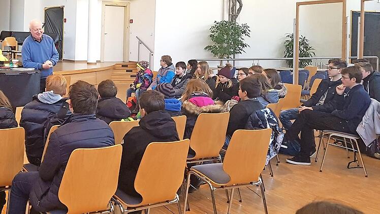 Die Sternsinger aus dem Aischgrund besuchten auch die Regensburger Domspatzen. Foto: Michael Knopf