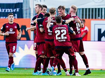 Die Freude über den Ausgleichstreffer gegen den SV Sandhausen am vergangenen Freitag währte nur kurz - am Ende verlor der FCN mit 2:3. Gegen den starken Aufsteiger VfL Osnabrück muss der Club am kommenden Sonntag ein anderes Gesicht zeigen, um zu punkten. Foto: Uwe Anspach/dpa