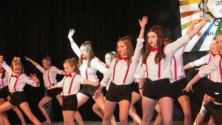 Die Tanzgruppe "Generation X" begeisterte das närrische Volk.  Foto: Heike Schülein