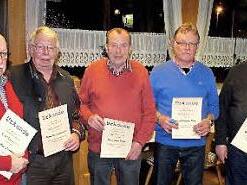 Für 40 oder 50 Jahre Mitgliedschaft zum MSC Eltmann wurden folgende Mitglieder (von links) gewürdigt: Jürgen Kolbert, Alois Schwemmlein, Veit Laubmeister, Horst Urban, Wolfgang Baum und Klaus Lüker. Vorsitzender Horst Pflaum (rechts) gratulierte den Geehrten.  Fotos: Alfons Beuerlein