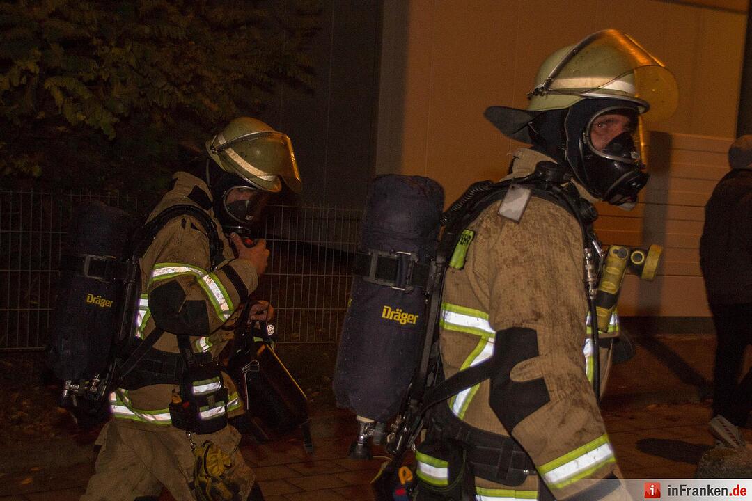 Dichter Qualm drang aus Abbruchhaus - Passanten verständigten die Feuerwehr