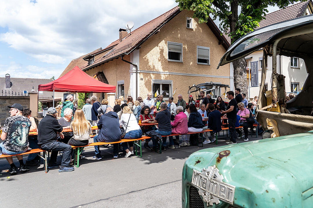 Festliche Genussmeile mit vielen verschiedenen regionalen Spezialitäten. Festliche Genussmeile mit vielen verschiedenen regionalen Spezialitäten.