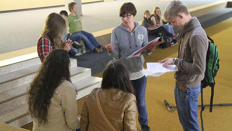 Vor jeder Szene gab es eine kurze Besprechung. Fotos: Gerda Völk