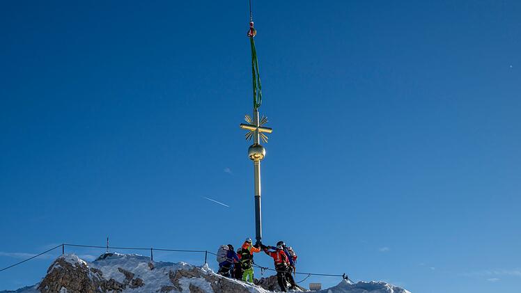 Rücktransport des Zugspitz-Gipfelkreuzes