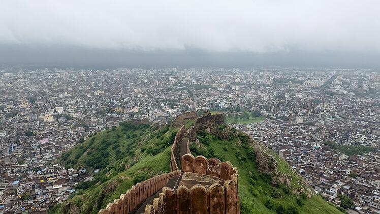 Der Jhalana Park liegt am Stadtrand von Jaipur in Indien.