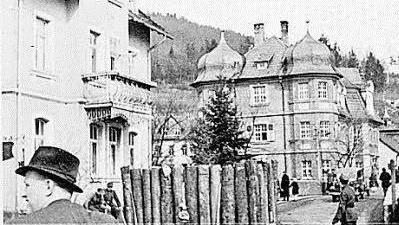 Ostermontag, 2. April 1945: Der Volkssturm errichtet eine Panzersperre gegen die feindlichen Panzer. Foto: Archiv/ Otto Trapp