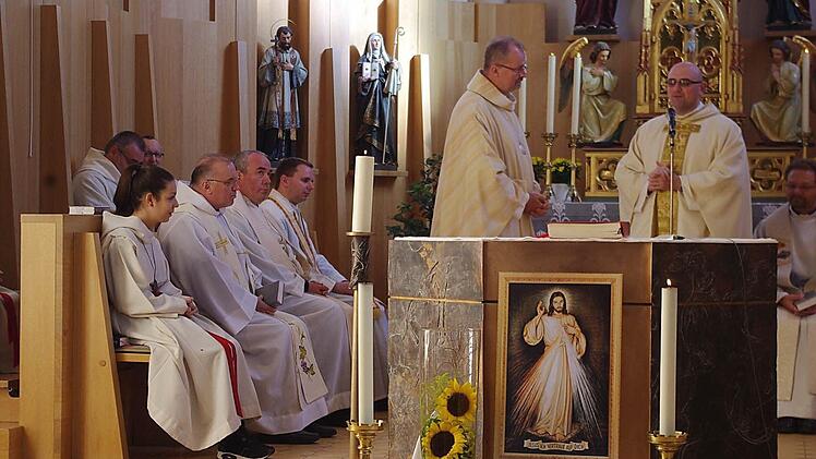 Impressionen aus dem Festgottesdienst. Foto: Heike Schülein
