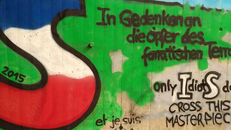 Graffiti "Je suis Paris" von Alex Reuther an der Judenberg-Unterführung in Coburg.Foto: Jochen Berger