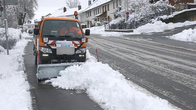 Die R&auml;umdienste hatten am Wochenende viel zu tun. - Foto: Michael Stelzner