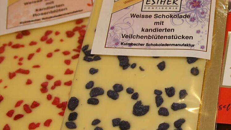 Veilchen und Rosenblüten: Schokolade für Romantiker.