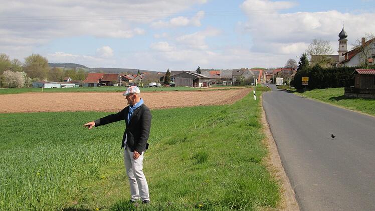 Ein Grundstück fehlt der Gemeinde noch und Langendorf hätte ein neues Baugebiet. Bürgermeister Karlheinz Kickuth (Foto) versucht noch ein diesbezügliches Gespräch zu führen.  Fotos: Winfried Ehling