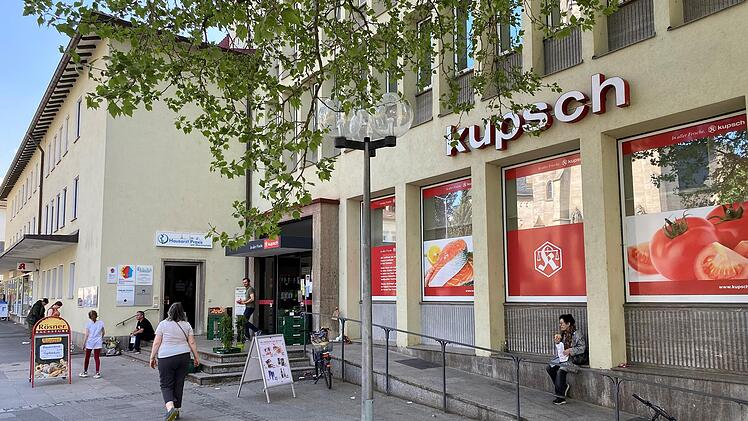 Noch ist alles beim Alten. Doch schon bald wird über der Kupsch-Filiale in der Von-Hessing-Straße das Edeka-Logo prangen. Im Inneren wird bereits umgebaut.