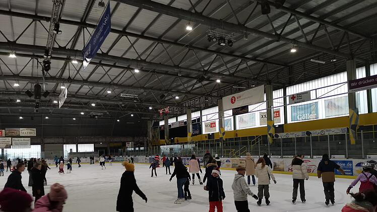 Eissporthalle Haßfurt - Eisstadion, Eissportstadion, Eishalle, Schlittschuhlaufen, Schlittschuhfahren