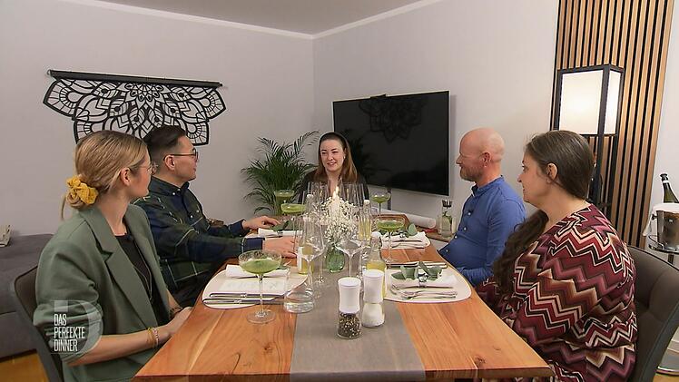 An Tag 2 trifft sich die Stuttgarter "Dinner"-Truppe bei Liana (27).