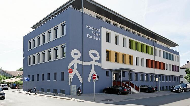 Das 2014 fertig renovierte Schulgebäude  Foto: privat