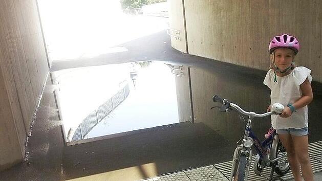 Die unter Wasser stehende Bahnunterführung ist ein Ärgernis für die Ebensfelder. Foto: privat