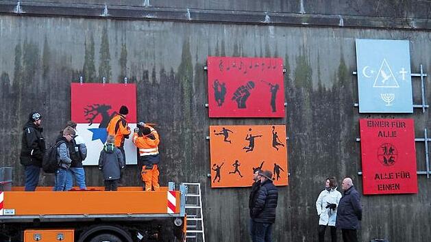 Graffiti-Tafeln verleihen der monotonen Unterf&uuml;hrung den richtigen Pep. Foto: Andrea Sp&ouml;rlein