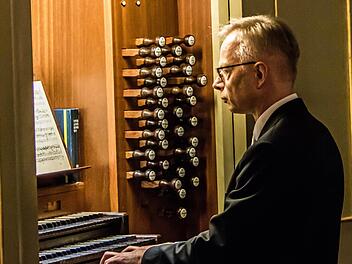 Peter Stenglein gestaltete ein _Konzert zum Erntedankfest an der Schuke-Orgel von St. Moriz.Foto: Archiv/Jochen Berger