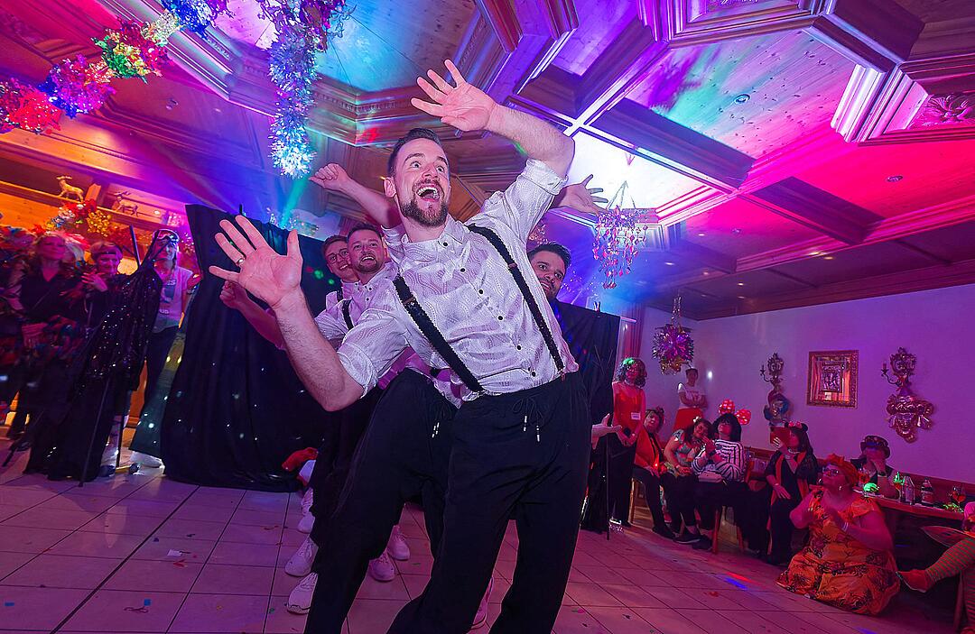 Drei Männerballetts, Musik von DJ Asti und vieles mehr gab es beim Weiberfasching!
