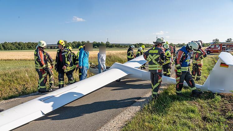 Dreifache Notlandung: Drei Segelflieger m&uuml;ssen zeitgleich neben der A73 notlanden