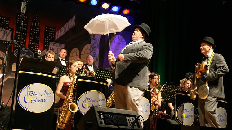 Stan und Oli sorgten immer beim Konzert wieder für Lacher, aber nicht mit plumpem Klamauk, sondern mit ihrem ganz eigenen Charme. Foto: Adam