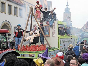 Günter Gassauer ließ sich für die Fleisch- und Wurstfreunde "rösten".