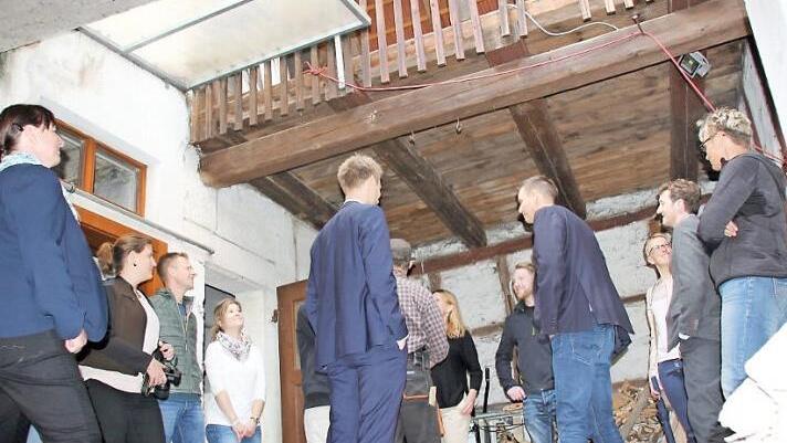 Da gibt's noch einiges zu tun für Stefan Plott: Nicht nur im Hof zwischen Wohnhaus und früherem Stall des einstigen Zucker-Anwesens am Marktplatz, das er künftig rein als Wohnhaus nutzen will.