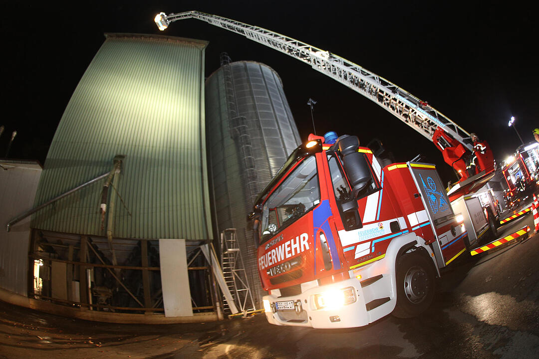 Großeinsatz in Draisendorf: Brand und Verpuffung bei Mühle – großer Schaden