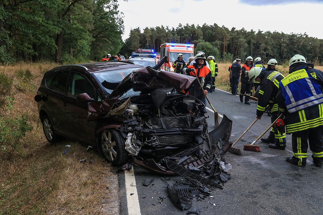 Kreis Bamberg: Auto fährt in Gegenverkehr – Kleinkind auf Rücksitz – Rettungshubschrauber im Einsatz
