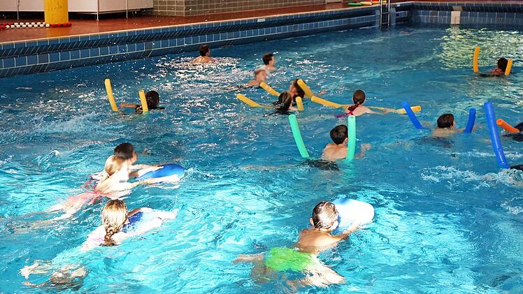 Schwabach: Hallenbad bietet Kinder-Schwimmkurse an - Infos und Termine