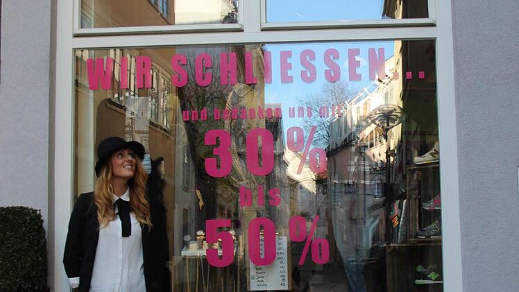 Bis zum März/April wird es das Modegeschäft Christopher in der Nägleinsgasse noch geben. Fotos: Helke Renner