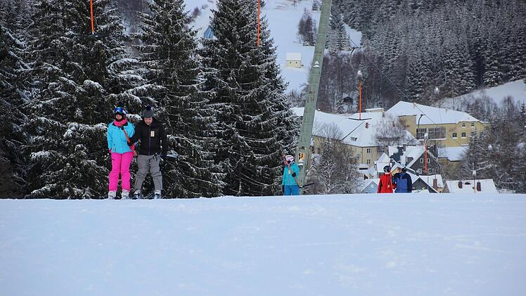 Auf so eine weiße Pracht hoffen die Skiliftbetreiber auch für die kommende Wintersaison. Im Bild: Der Tettauer Skilift Januar 2017