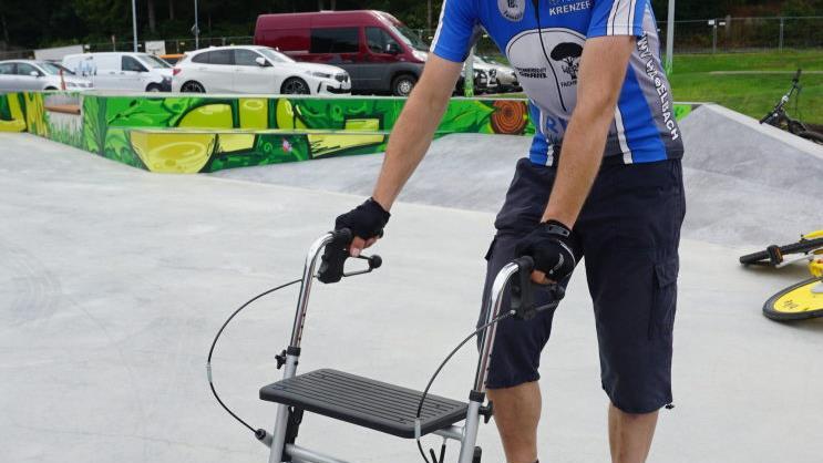 Dass die Anlage nicht nur für Mountainbikes geeignet ist, zeigte Siegfried Neumann mit seinem selbstgebastelten Rollskator.Marion Eckert